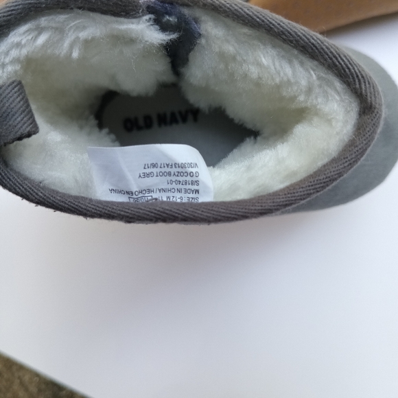 Old Navy soft Baby boots size 6-12 months old Go cozy boots gray - Picture 4 of 6